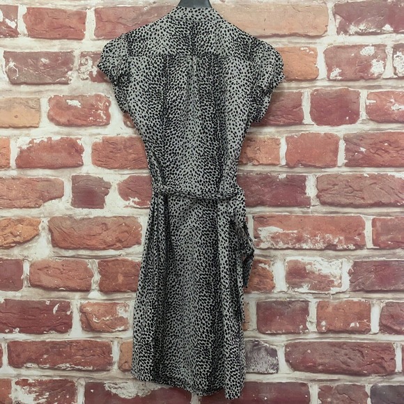 EXPRESS DESIGN STUDIO WOMEN'S BLACK & WHITE ABSTRACT SHORT SLEEVE DRESS - Picture 2 of 8